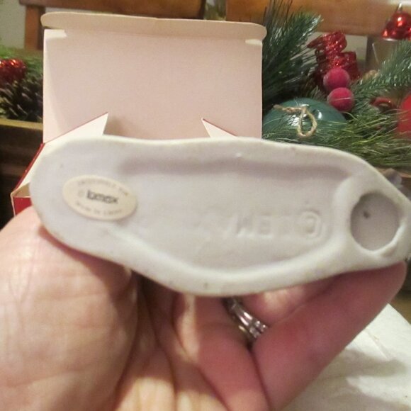 2 Lemax Dickensvale Christmas Village VTG 1993 Porcelain Musicians Dog Tobaggan - Picture 3 of 6